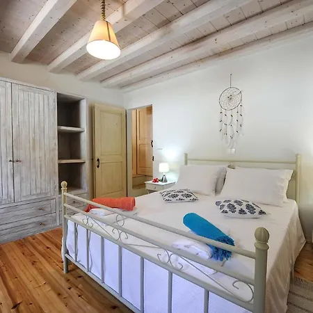 Leonora House By Paxosretreats